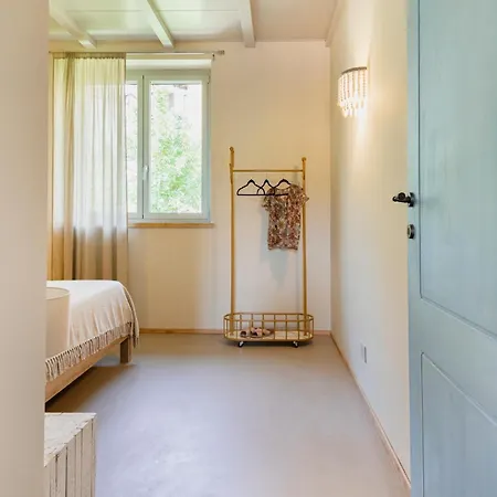 Asilo In 3* Бароло