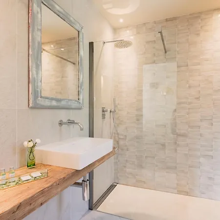 ゲストハウス Asilo In バローロ