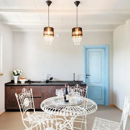 Asilo In 3* Бароло