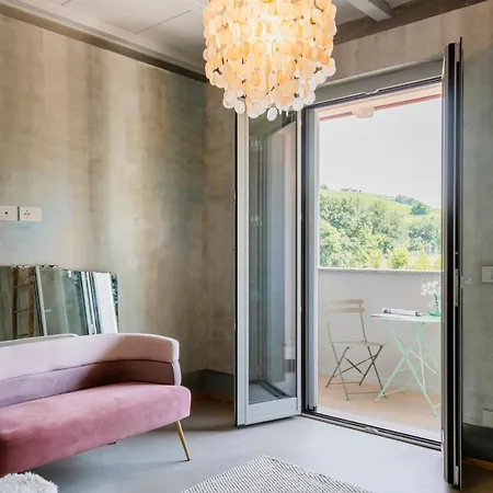 ゲストハウス Asilo In バローロ