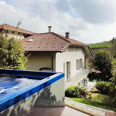 ゲストハウス Asilo In バローロ