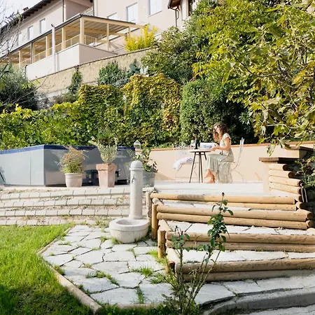 ゲストハウス Asilo In バローロ